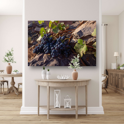 Rijpe druiventrossen op stenen ondergrond canvas