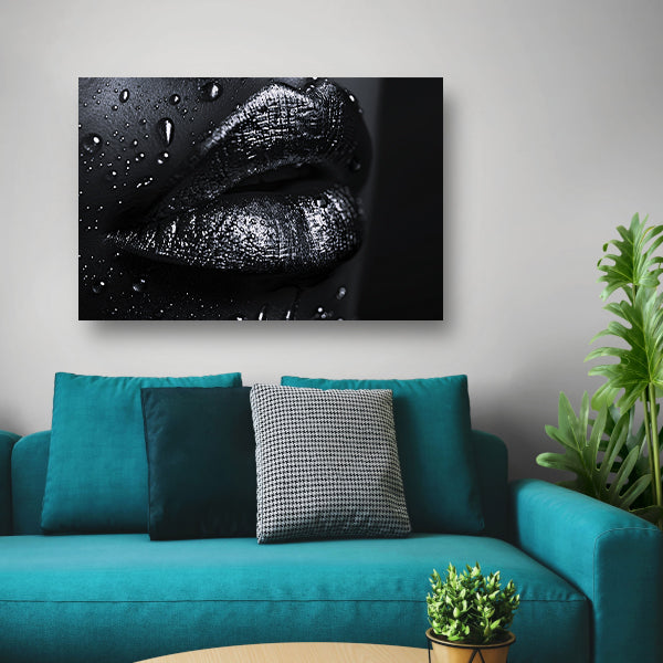 Zwart-witte lippen met glinsterende waterdruppels canvas met baklijst