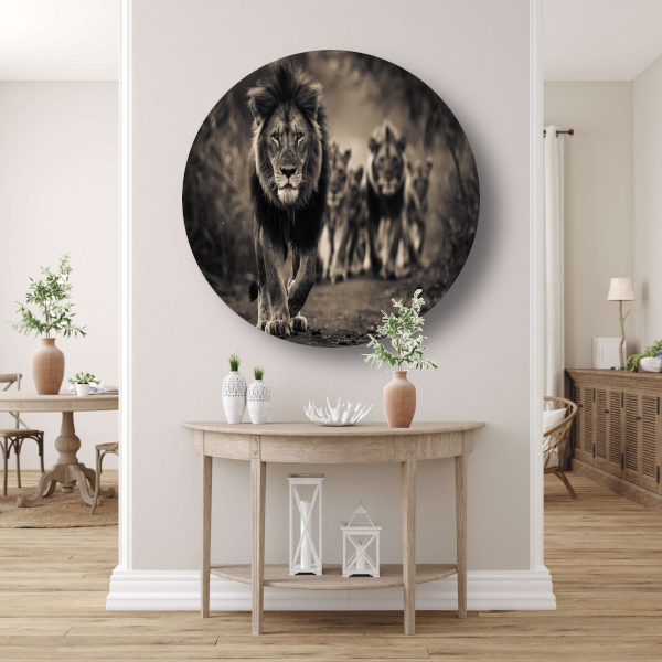 Leeuwenfamilie op savanne aluminium muurcirkel