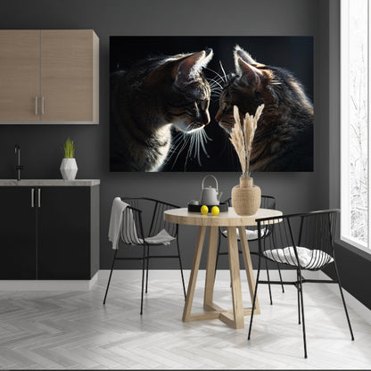 Twee katten in donkere omgeving kijken elkaar aan canvas