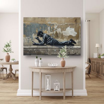 Man Geabsorbeerd door Zijn Smartphone poster