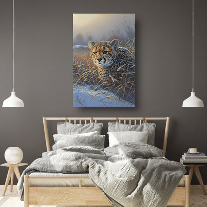 Jonge cheeta in sneeuw bedekt gras canvas met baklijst