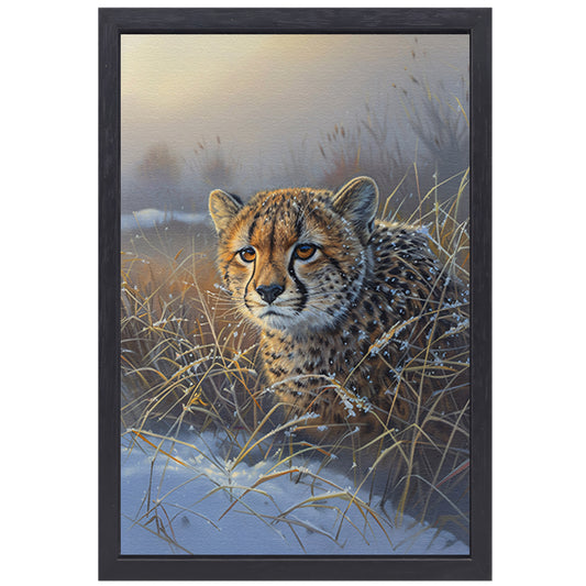 Jonge cheeta in sneeuw bedekt gras canvas met baklijst