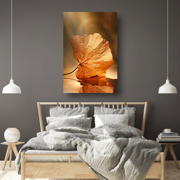 Gouden herfstblad met reflectie op water canvas