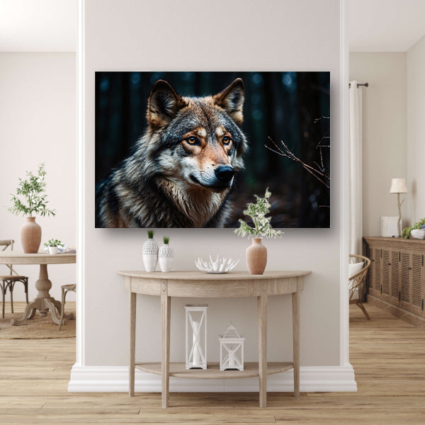Indrukwekkende wolf in donker bos canvas met baklijst