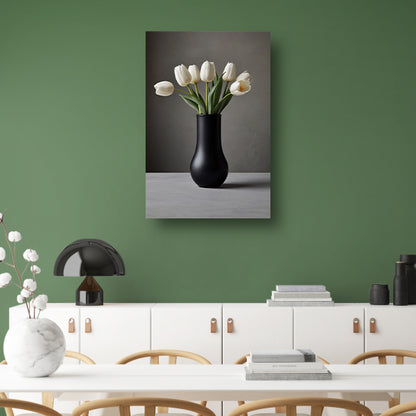 Minimalistische Witte Tulpen in Elegante Zwarte Vaas poster