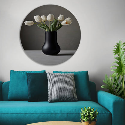 Minimalistische Witte Tulpen in Elegante Zwarte Vaas aluminium muurcirkel