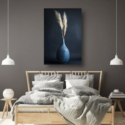 Blauwe vaas met beige pampasgras in minimalistische stijl canvas