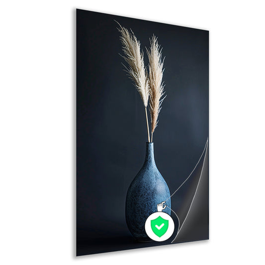 Blauwe vaas met beige pampasgras in minimalistische stijl poster