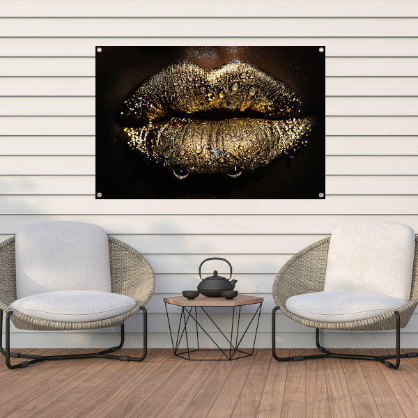 Betoverende gouden glitter lippen met waterdruppels tuinposter