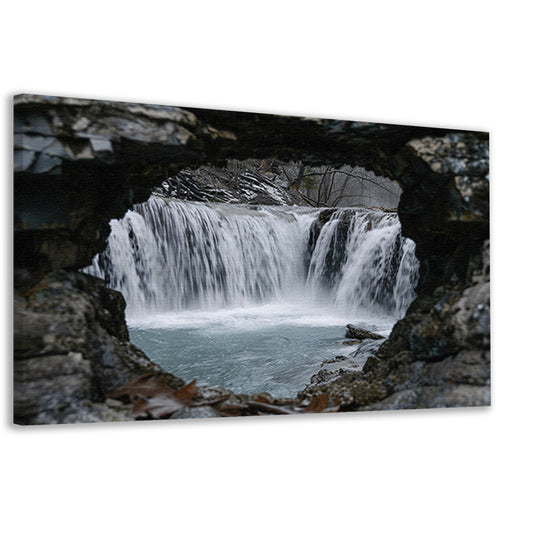 Waterval door natuurlijke rotsopening   canvas