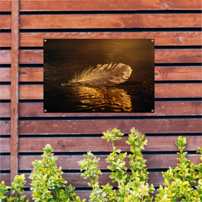 Gouden veer drijvend op mysterieus donker water tuinposter