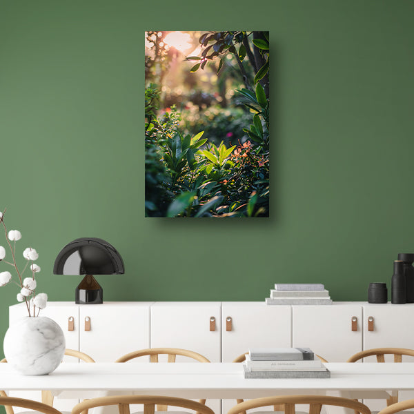 Zonnestralen door groene planten poster