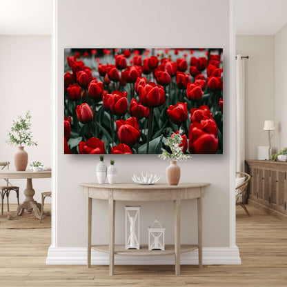 Heldere rode tulpen met groene bladerenposter