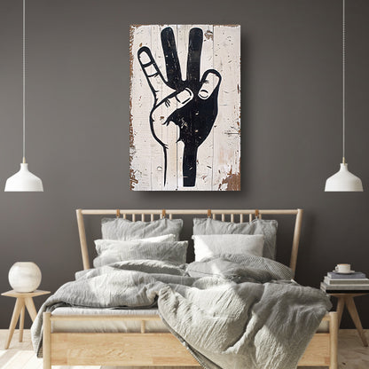 Zwart-witte hand op verweerd hout poster