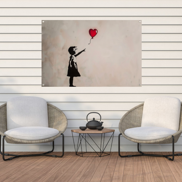 Silhouet van meisje met rode hartvormige ballon tuinposter