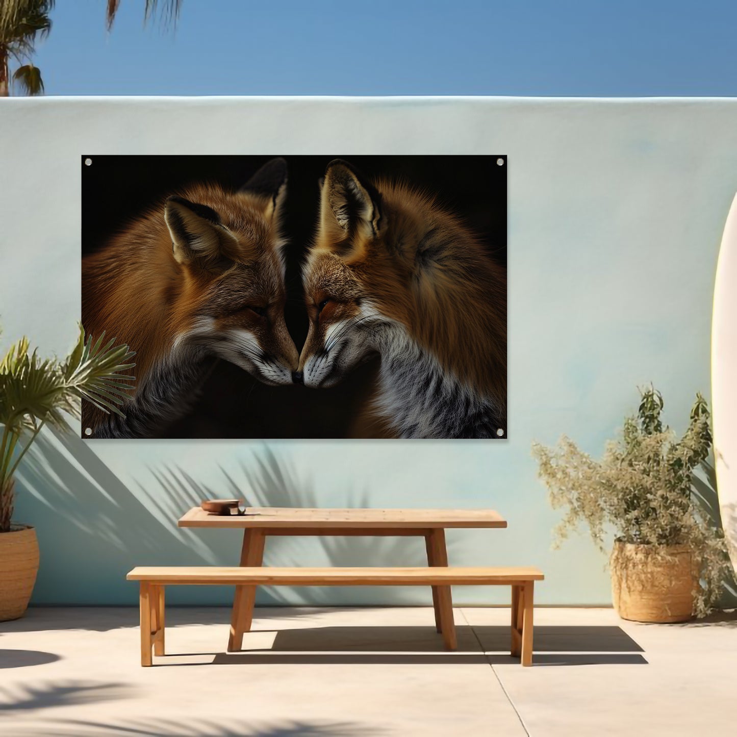 Twee vossen in een donkere omgeving tuinposter
