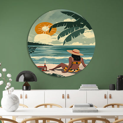 Vrouw genietend van de zon op het strand   aluminium muurcirkel