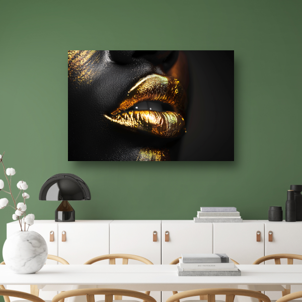 Zwarte Achtergrond met Gouden Lippen canvas met baklijst