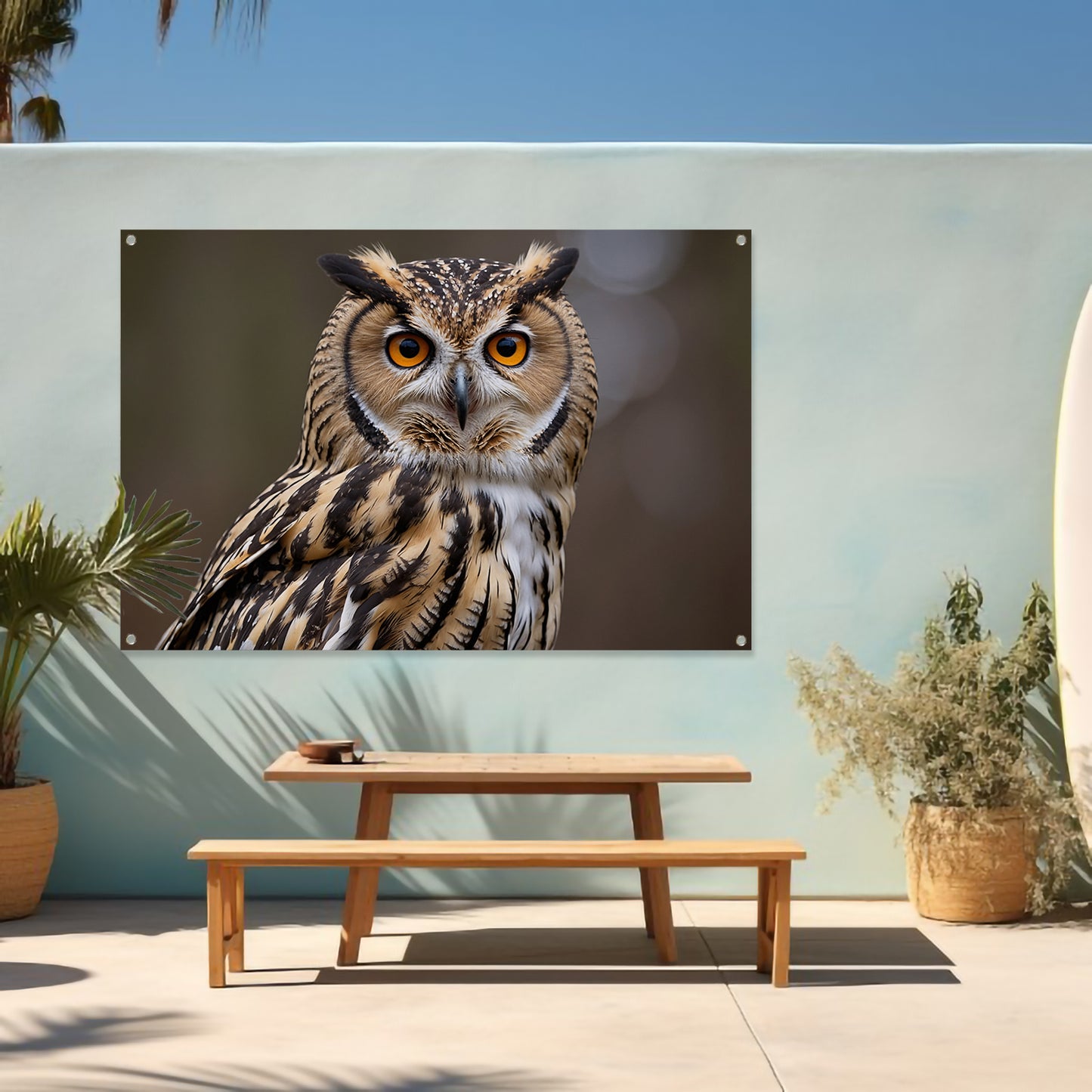 Realistische close-up van een uil tuinposter