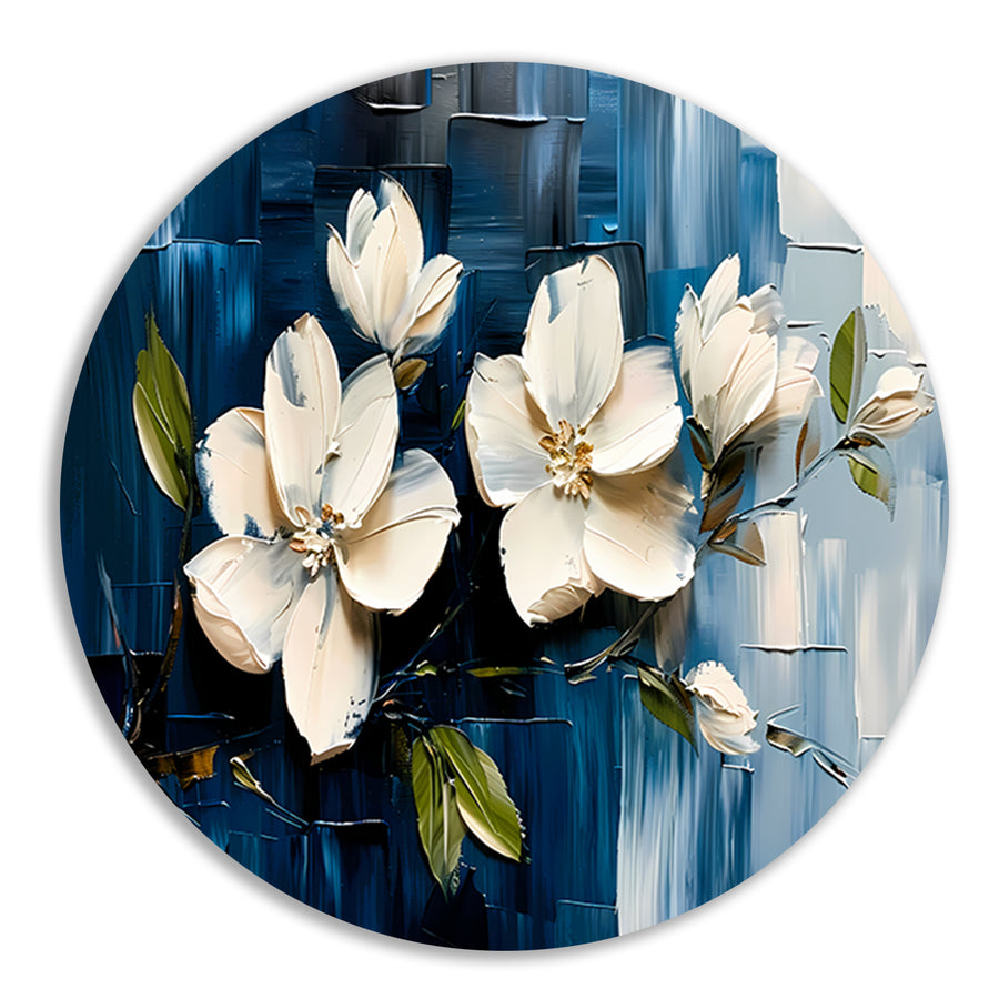 Abstracte witte bloemen op blauwe achtergrond aluminium muurcirkel