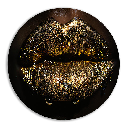 Betoverende gouden glitter lippen met waterdruppels aluminium muurcirkel