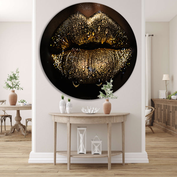 Betoverende gouden glitter lippen met waterdruppels aluminium muurcirkel