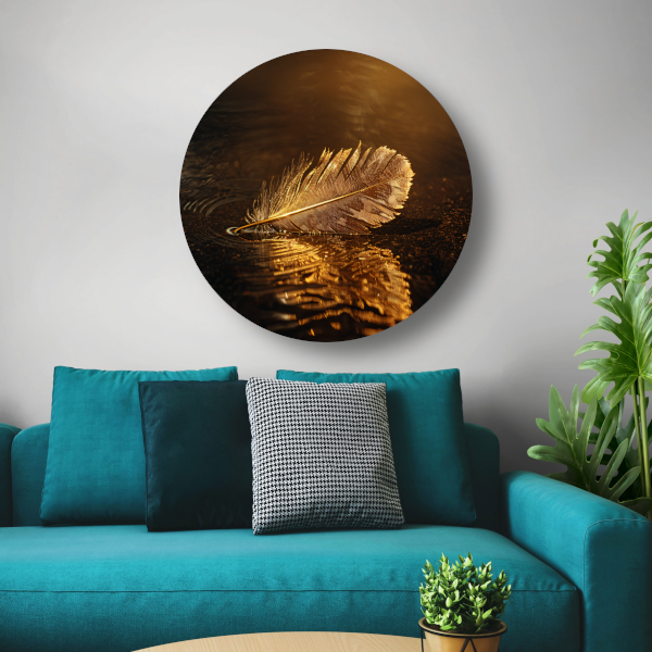 Gouden veer drijvend op mysterieus donker water aluminium muurcirkel