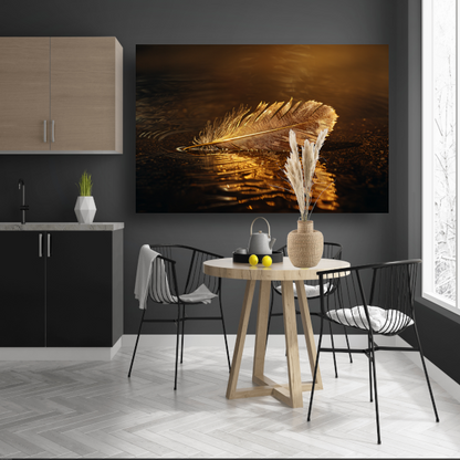 Gouden veer drijvend op mysterieus donker water canvas met baklijst