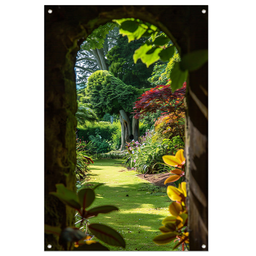 Betoverende Tuin Gezien Door Stenen Poort tuinposter