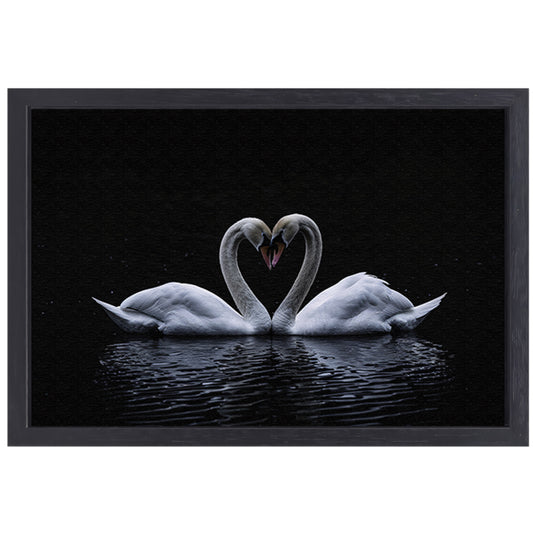 Twee zwanen die hart vormen op water canvas met baklijst