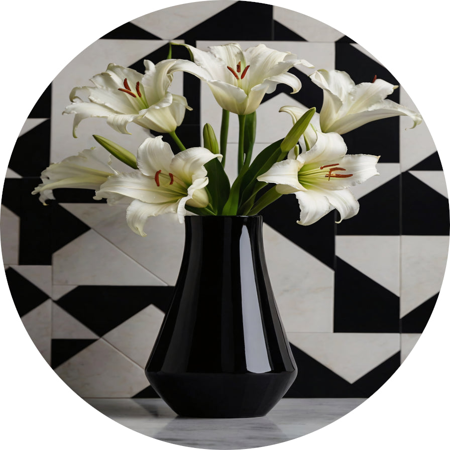 Stijlvolle Lelies in Zwart-witte Geometrische Setting forex muurcirkel