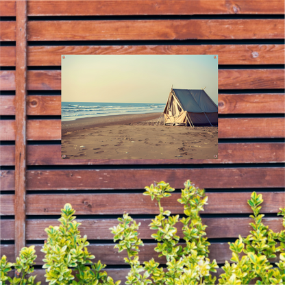 Strandtent op verlaten strand tuinposter