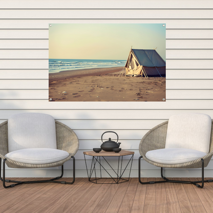 Strandtent op verlaten strand tuinposter