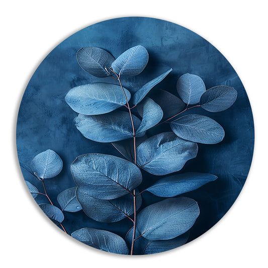 Minimalistische weergave van blauwe bladeren op een donkere achtergrond aluminium muurcirkel