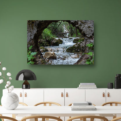 Rivier door een natuurlijk venster acrylglas