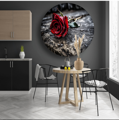 Rode roos in ochtenddauw aluminium muurcirkel