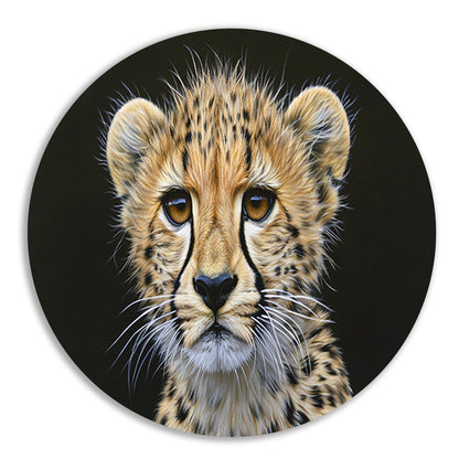 Realistisch schilderij van jonge cheeta aluminium muurcirkel