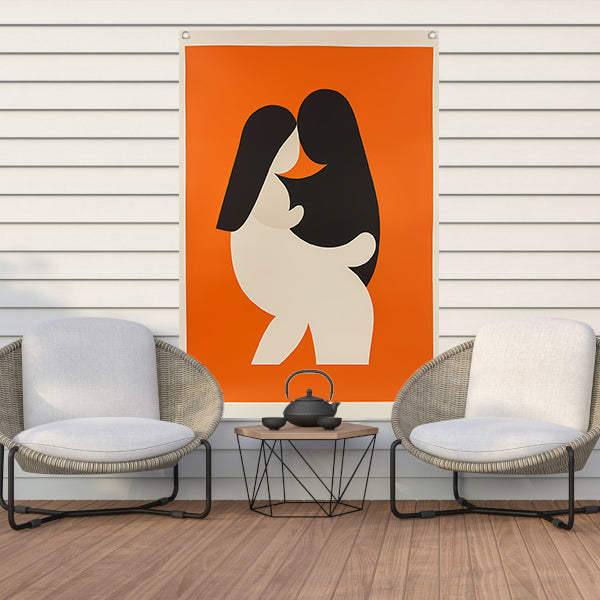 Minimalistische omhelzing in oranje tuinposter