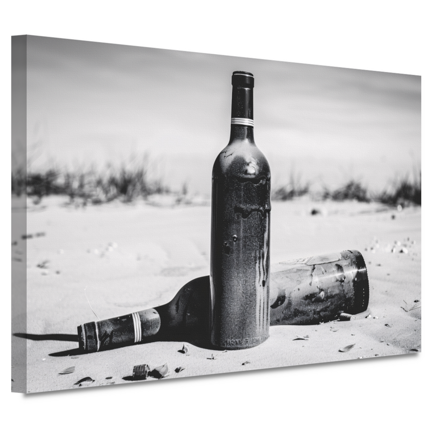 Lege flessen op het strand canvas