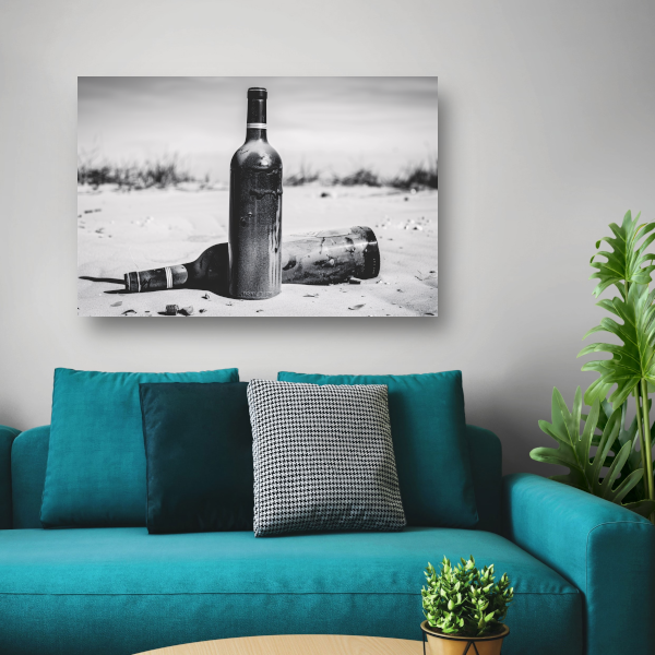 Lege flessen op het strand poster