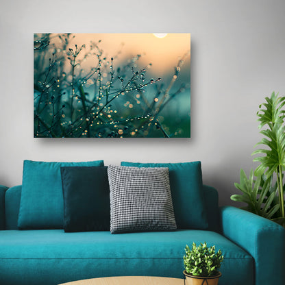 Subtiele ochtenddauw op delicate takkenposter