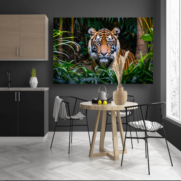 Tijger in dichte jungle, intense blik acrylglas