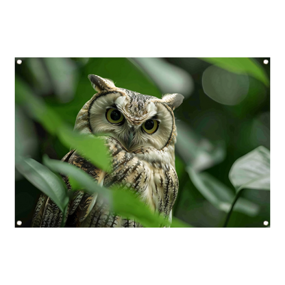 Uil tussen het groen van de jungle tuinposter