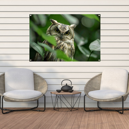 Uil tussen het groen van de jungle tuinposter