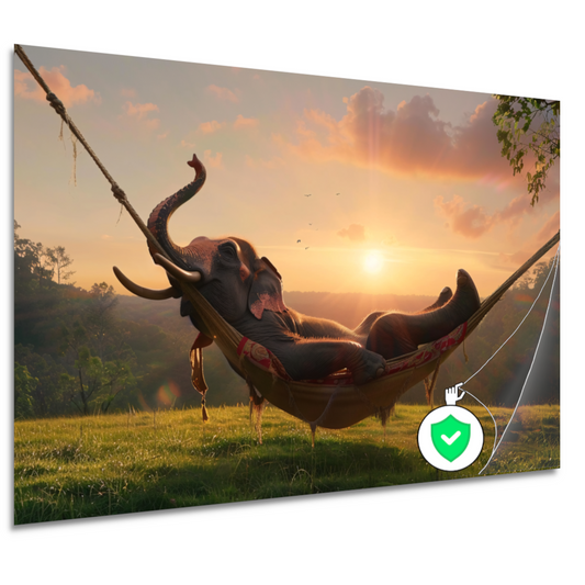 Olifant in een hangmat tijdens zonsondergang poster
