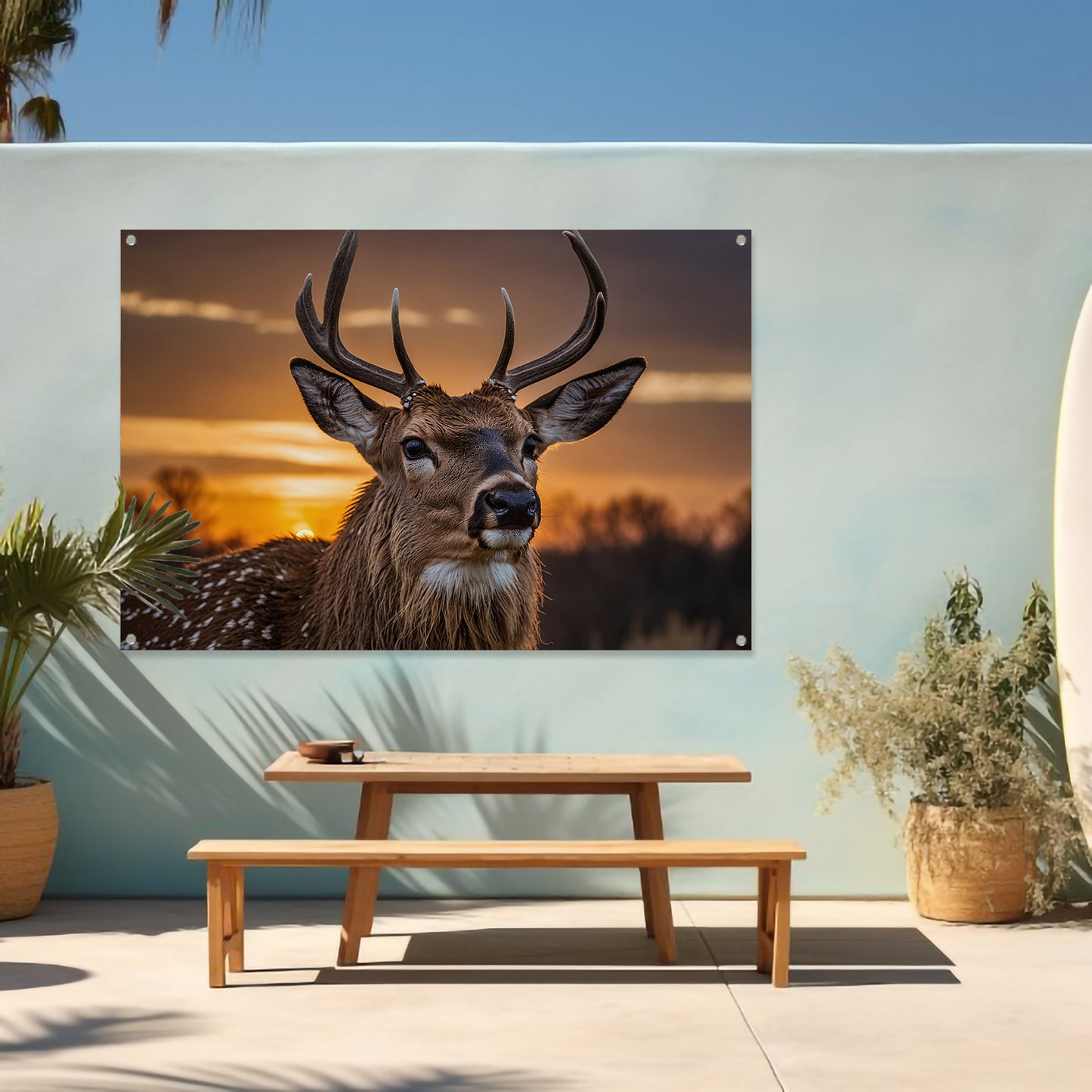 Majestueus hert bij een prachtige zonsondergang tuinposter
