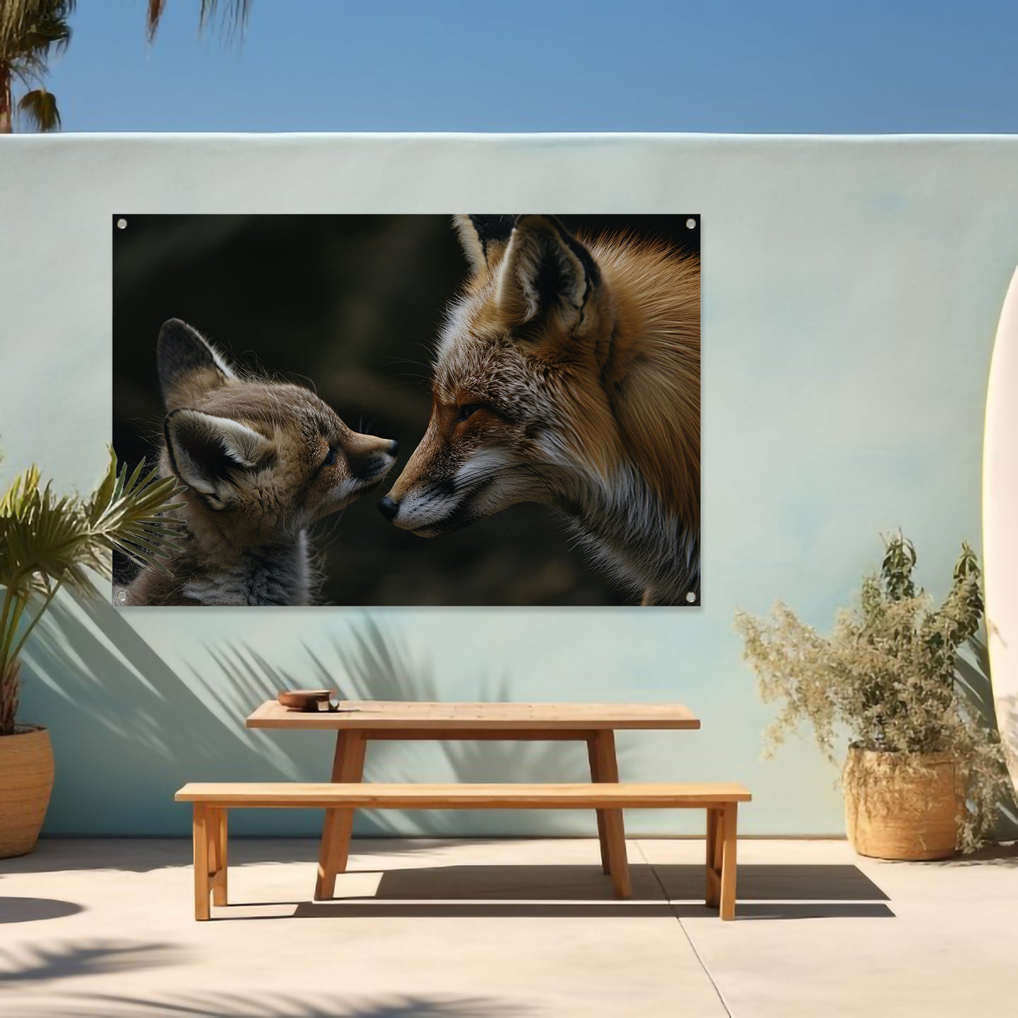 Intiem moment tussen vos en babyvos tuinposter