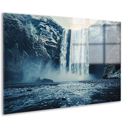 Majestueuze waterval met serene rotsformaties acrylglas