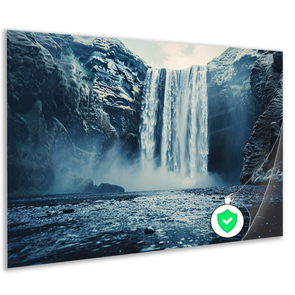 Majestueuze waterval met serene rotsformatiesposter